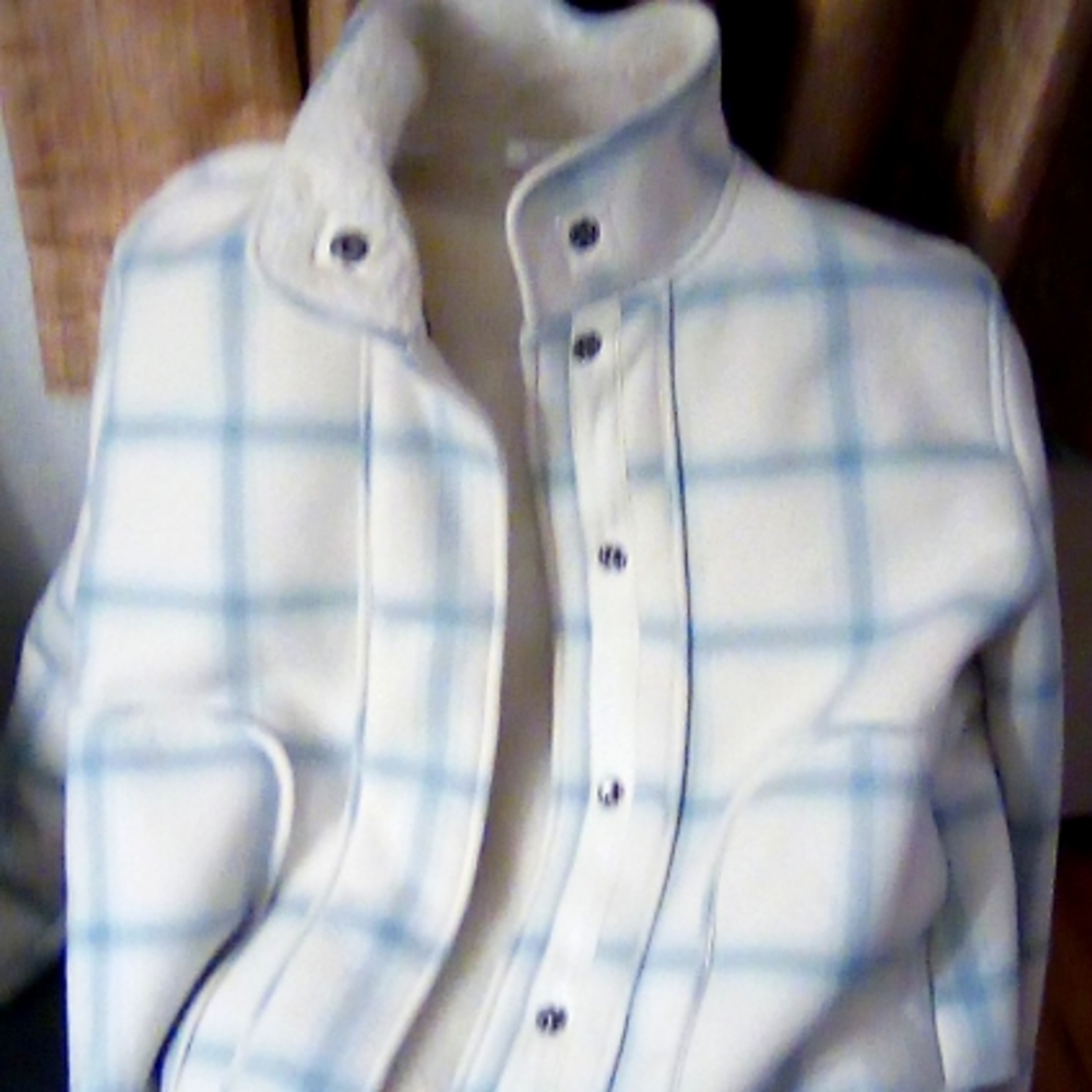 Jacket with great texture and comfortable feeling and beautiful color and revers